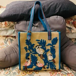 AMERICA & BEYOND Bird Tote Bag